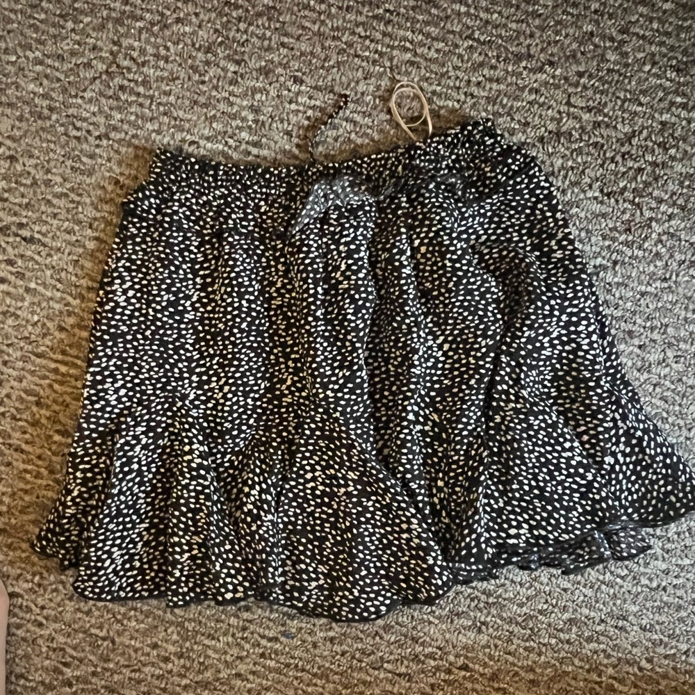 Spotted Ruffle Mini Skort - Picture 5 of 7